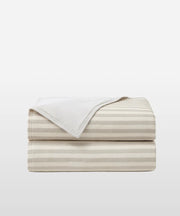 Ashley Graham x Breescape® | Cooling Comforter Blanket
